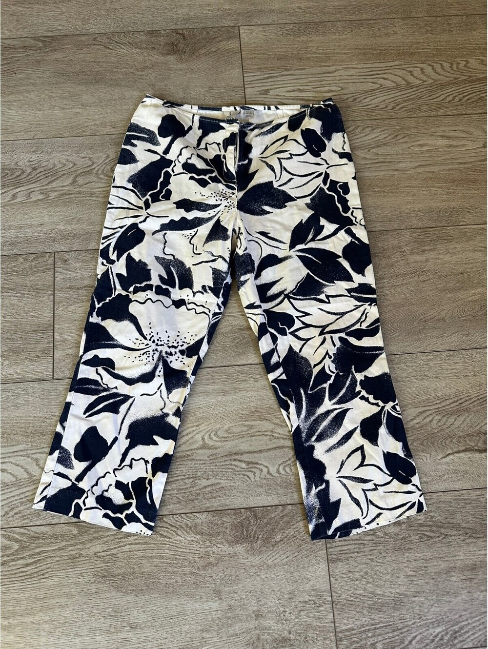 DKNY City Petites Capri Pants 8P Navy White Bold Floral Print Cropped Stretch